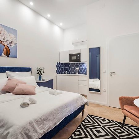 D58 - Grand Boulevard Royal Apartment - Best Location By Bqa Βουδαπέστη Εξωτερικό φωτογραφία